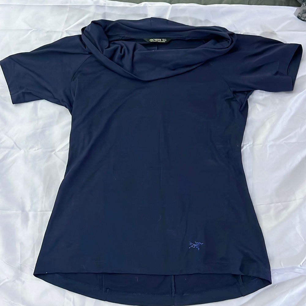 Arc’teryx short Sleeve, High Low hem Cowl Neck Shirt